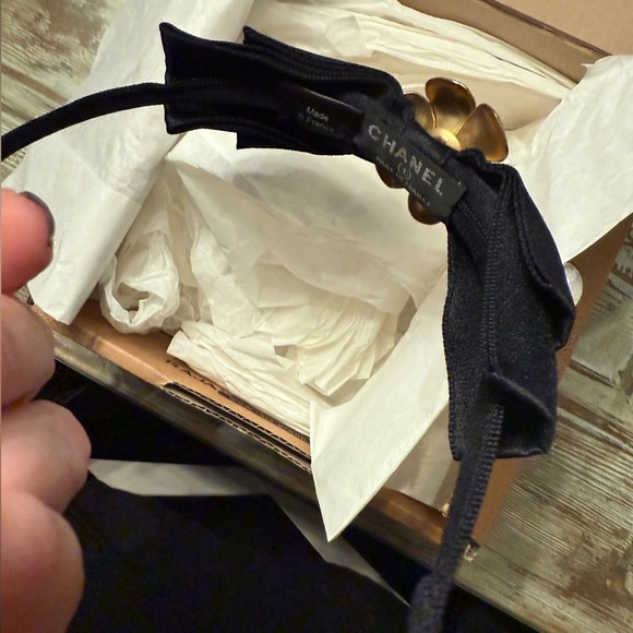 CHANEL Black headband with gold camelia flower main image 7